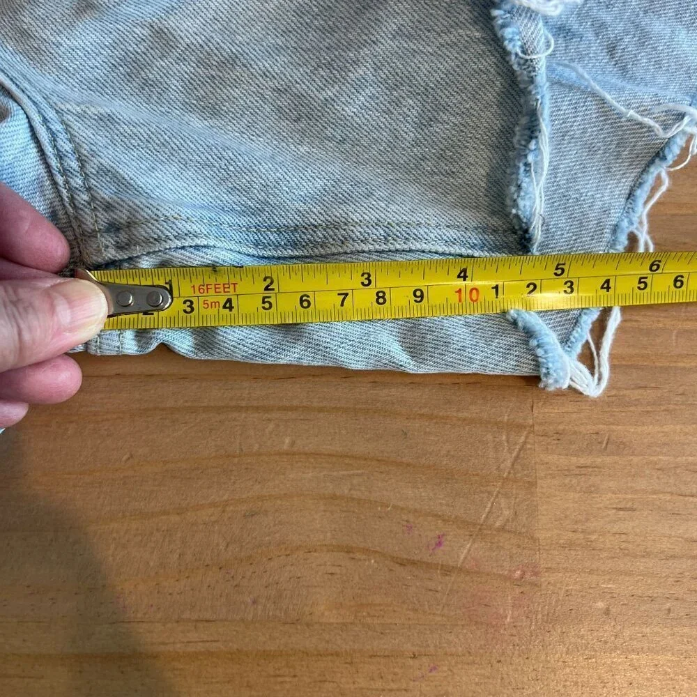 Zara Womens Mid Thigh Baggy Denim Short Sz 30US Light Wash Fray Hem